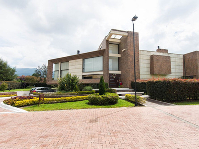 Casa En Venta En Bogotá Guaymaral. Cod 2131