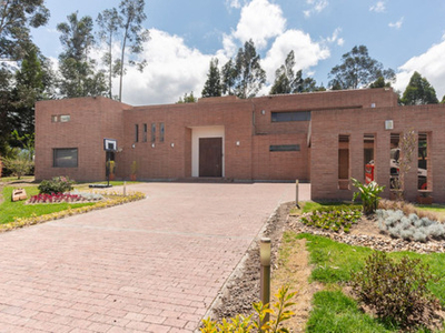 Casa En Venta En Bogotá Guaymaral. Cod 4316