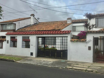 Casa En Venta En Bogotá Las Villas. Cod 12885