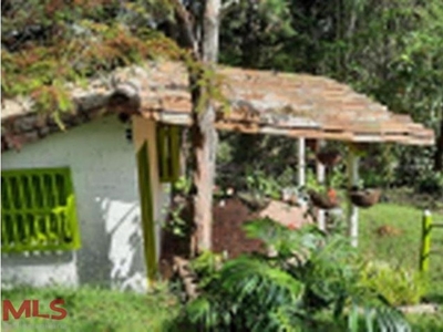 Casa de campo de alto standing de 2 dormitorios en venta Guarne, Departamento de Antioquia