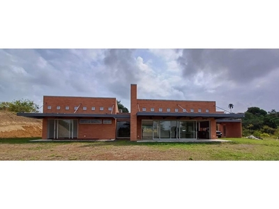 Casa de campo de alto standing de 2880 m2 en venta Pereira, Colombia