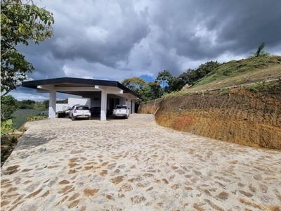 Casa de campo de alto standing de 3 dormitorios en venta Carmen de Viboral, Colombia
