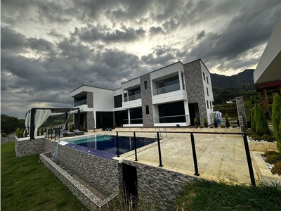 Casa de campo de alto standing de 3300 m2 en venta Copacabana, Departamento de Antioquia