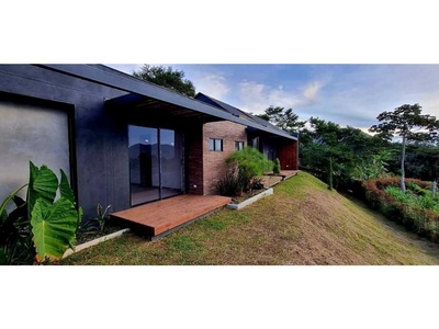 Casa de campo de alto standing de 4 dormitorios en venta Carmen de Viboral, Colombia