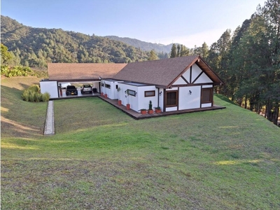 Casa de campo de alto standing de 9200 m2 en venta La Ceja, Departamento de Antioquia