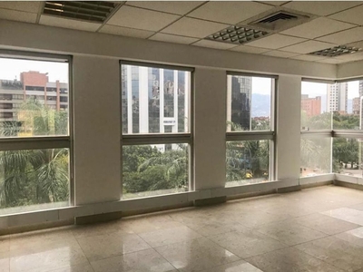 Exclusiva oficina de 244 mq en venta - Medellín, Colombia