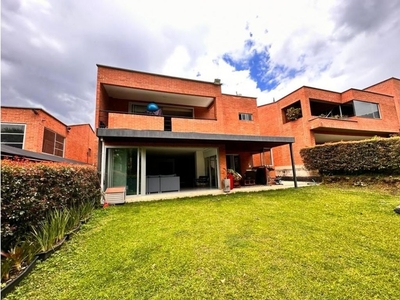 Vivienda de alto standing de 300 m2 en venta Envigado, Colombia