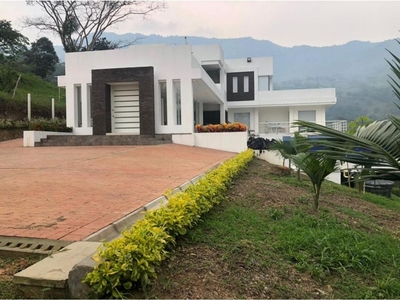 Casa de campo de alto standing de 4000 m2 en venta Villeta, Cundinamarca