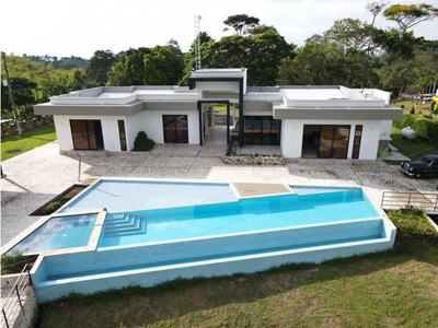 Casa de campo de alto standing de 10000 m2 en venta Pereira, Colombia