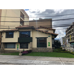 Espectacular Casa Esquinera Ubicada En El Barrio Santa Paula Bogotá