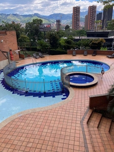 Apartamento complejo con piscina y gimnasio